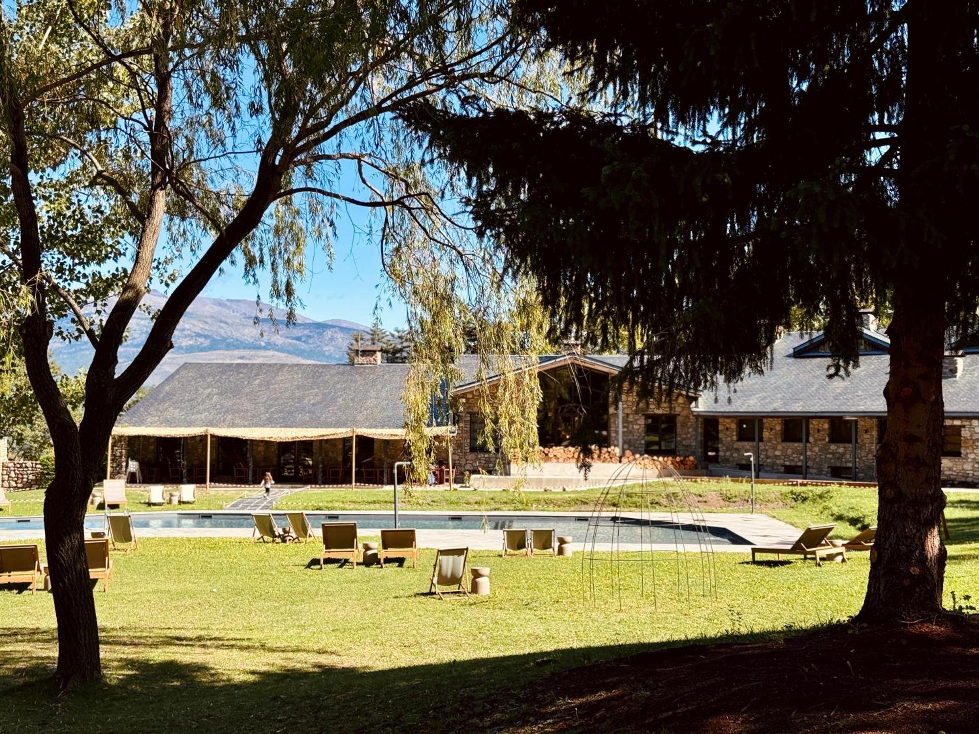 Basecamps Cerdanya Hotel Caixans Екстериор снимка